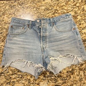 Womens cut off 501 Levi shorts